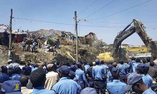 埃塞俄比亚垃圾山崩塌（图片来源于台湾联合新闻网）