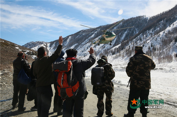 解放军来了，我们有救了！