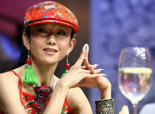 杨丽萍为跳舞一天吃两顿削6根肋骨