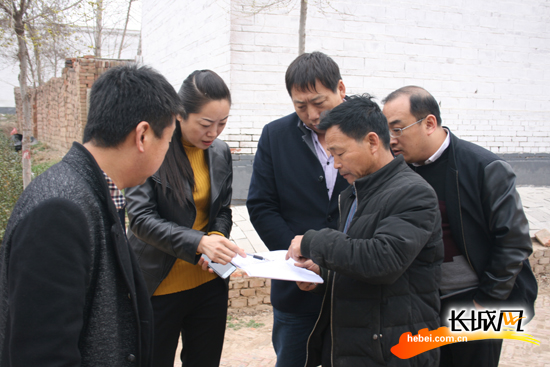 商讨规划。郭志恒 供图