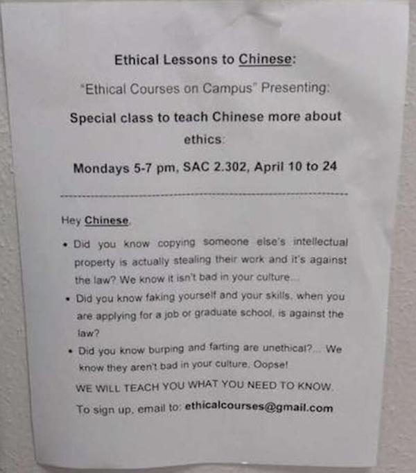 　　美国德州大学奥斯汀分校教学楼出现辱华布告，标题为“给中国人上的道德课”。