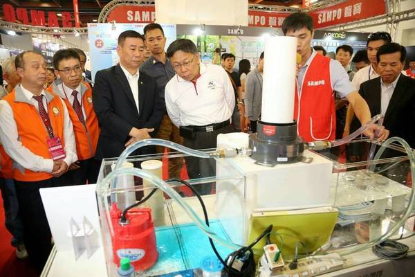 台北市长柯文哲日前批评香港“好无聊”，引发失言争议。柯文哲后来解释，不是所有时间都可以讲实话。图／台北市府提供 图片来源：台湾《联合报》