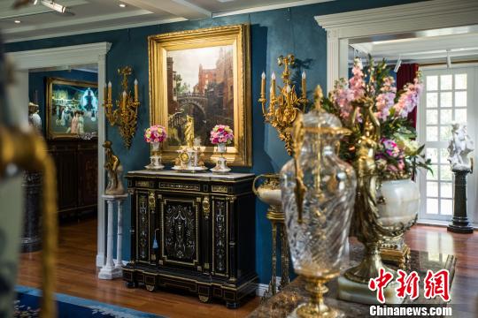 “Classic·简-春季花园艺术沙龙展”近日在上海花园饭店绿地洋房开幕。官方供图