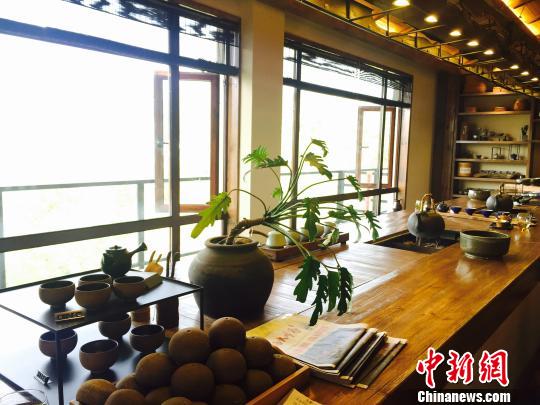 茶俗文化旅游节在杭州临安启幕 茶融民宿“结茶亲”