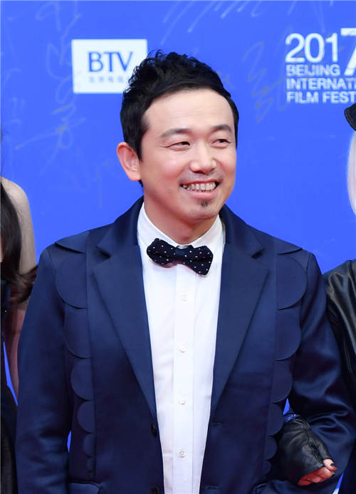 大潘潘斌龙亮相北影节红毯 暖叔笑容萌翻全场图片 65429 500x693