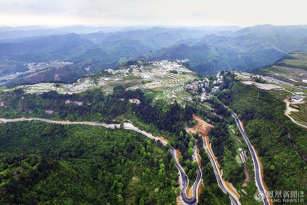 高坡乡位于贵阳市东南端,距贵阳市51公里,它地处花溪与龙里,惠水三县