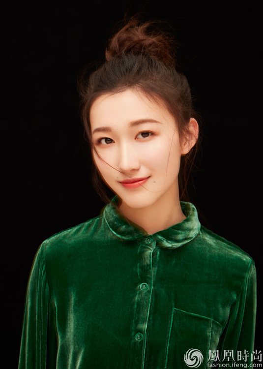 90后海归女演员谢林彤端午写真 甜蜜似糖 仙气十足