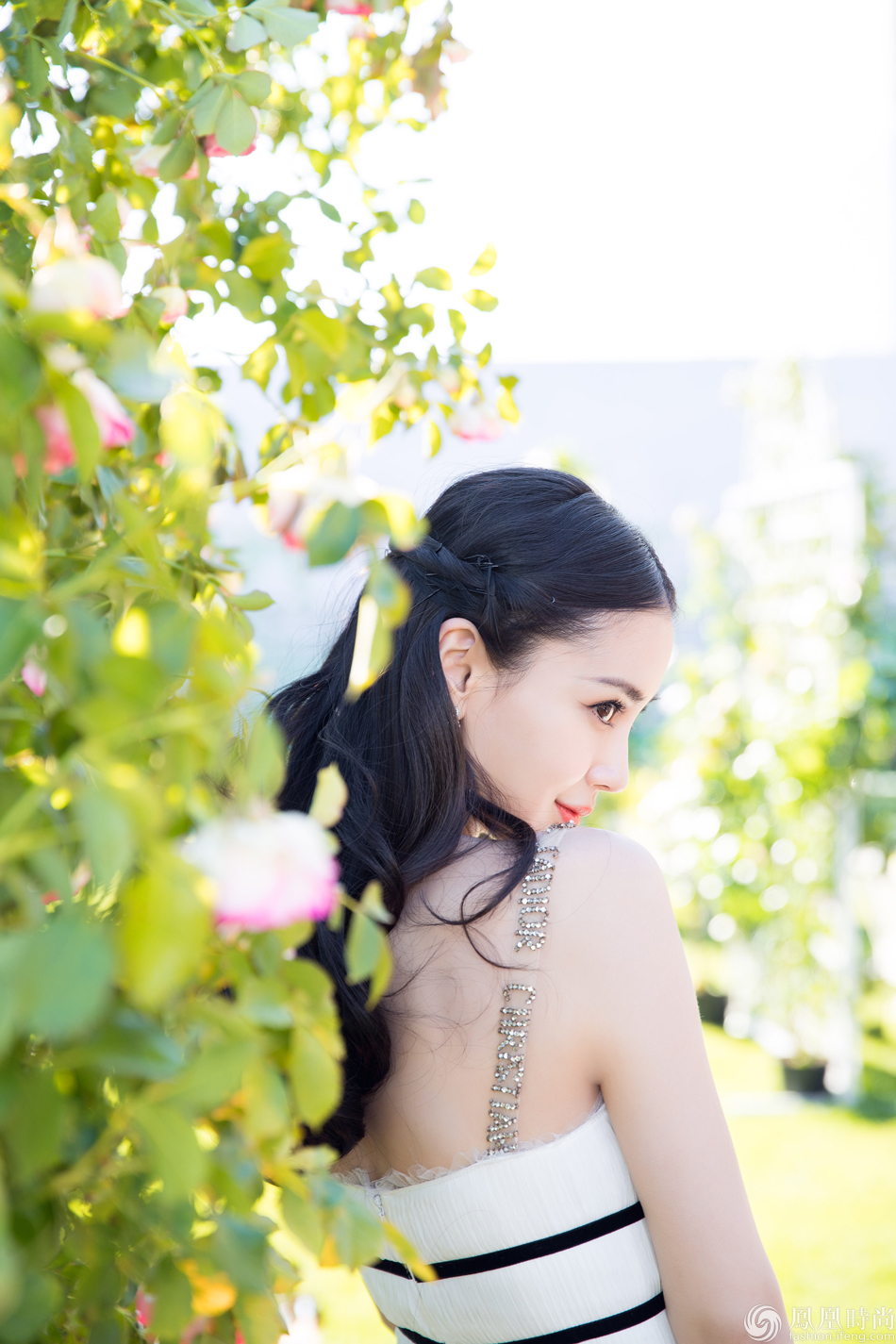 Angelababy亮相巴黎Dior70周年展 戛纳经典礼