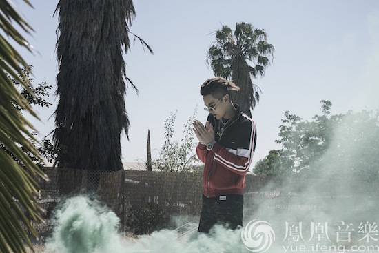 吴亦凡《6》完整版MV曝光 彰显纯正街头Style