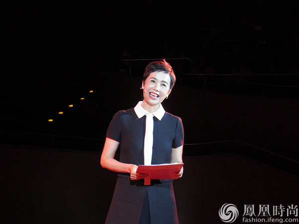 雯丽现身名家朗诵音乐会 中秋不停息用敬业传