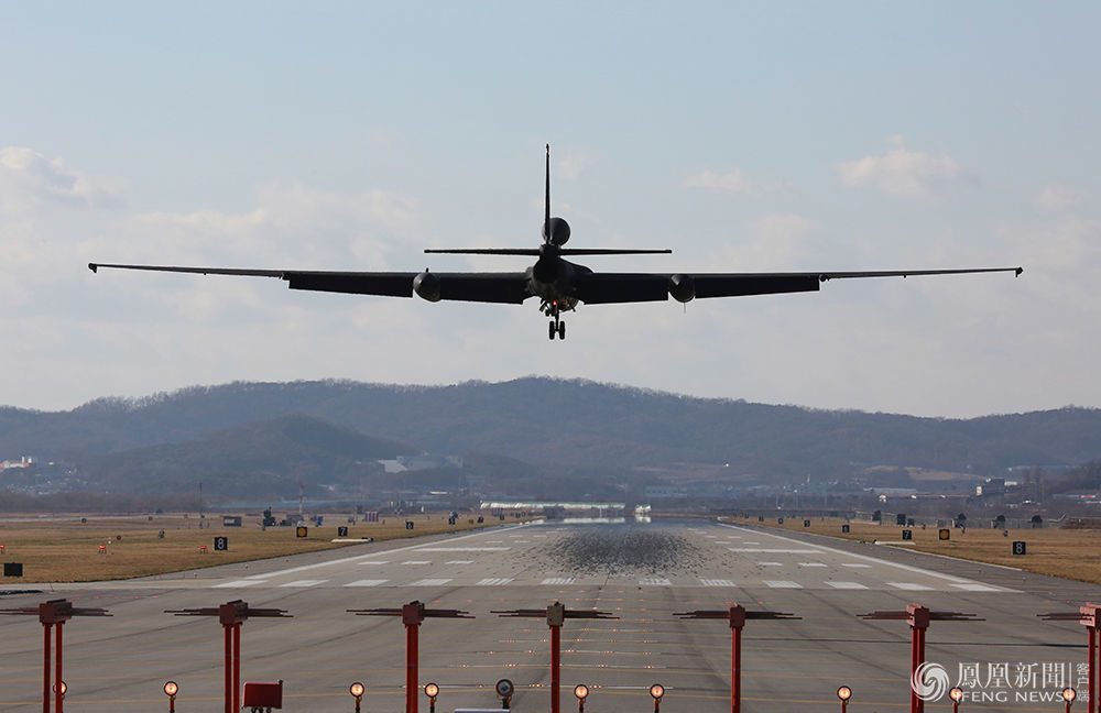 韩美大规模联合空中军演现场