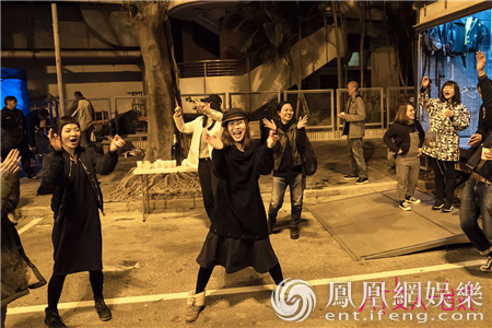 关锦鹏新作《八个女人一台戏》杀青 三代女神拜大年