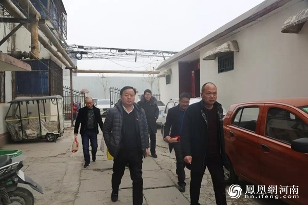 商丘睢阳区新城办事处春节期间组织看望基层老