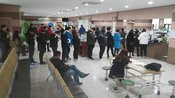 华人海外驾照一证难求:韩国驾考5日游挤爆济州