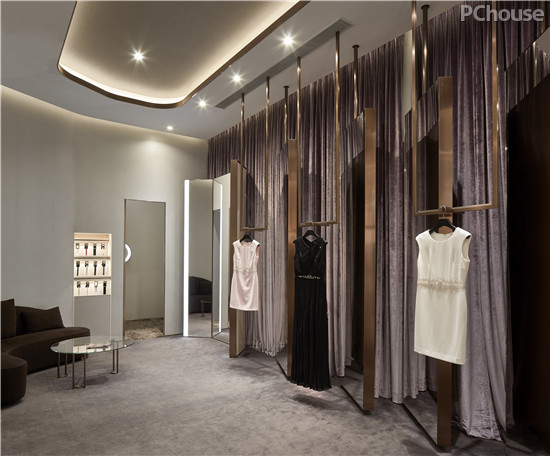 以玫瑰为概念 时尚浪漫服装店设计_凤凰河南