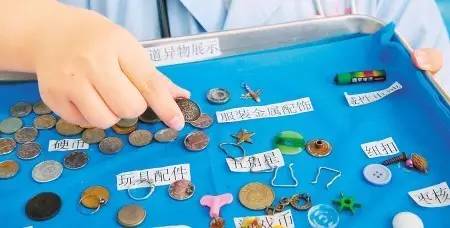 公园吸硬币_吸硬币月收入数万(2)