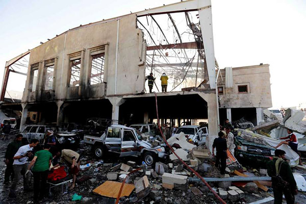联军轰炸也门葬礼致140死 美称重审对沙特的支持