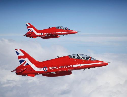 RAF-Red-Arrows-in-flight-RAF-20150918-904-082