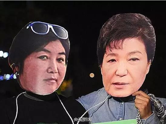 △抗议民众头戴面具