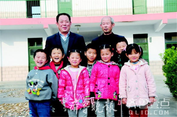 淄博最小学校为7娃坚守深山 俩老师既当老师又做父母
