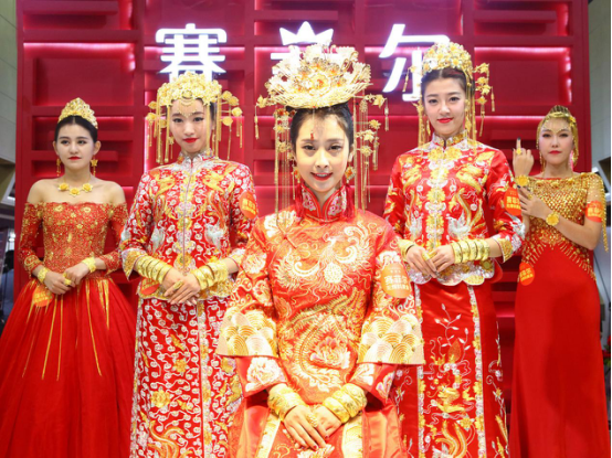 中国婚纱_中国传统婚纱