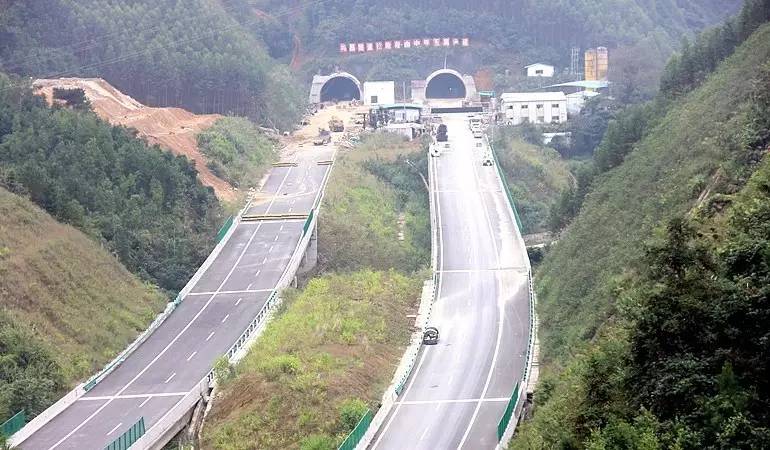 广西“第一长隧”均昌隧道贯通岑水高速公路将通车！