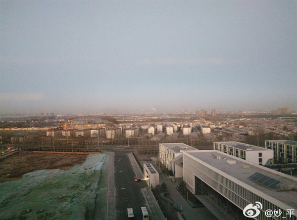 北京今迎新年首个蓝天 夜间起霾再来