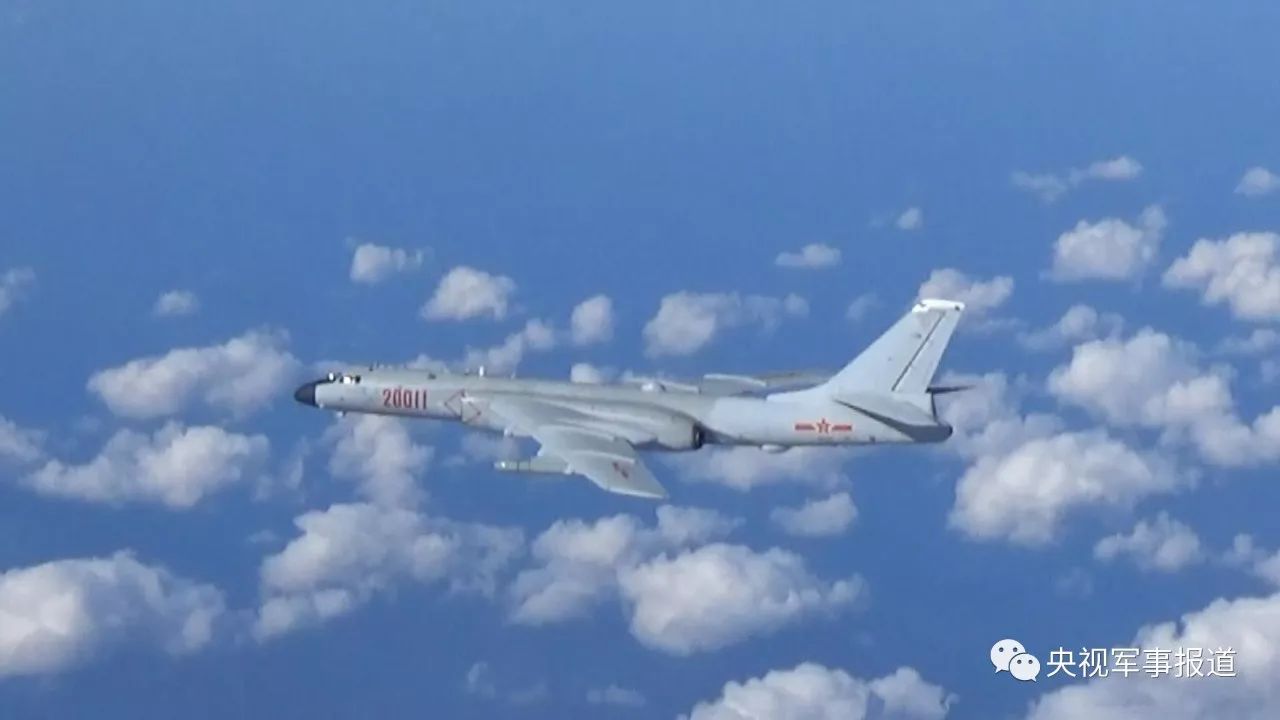 飞越岛链绕岛巡航 中国空军2017年都忙了些啥？