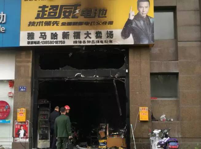 今晨杭州登云路电动车店发生火灾 一家5口受伤