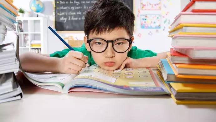 韩正人代会谈学生减负:政府不管就对不起孩子