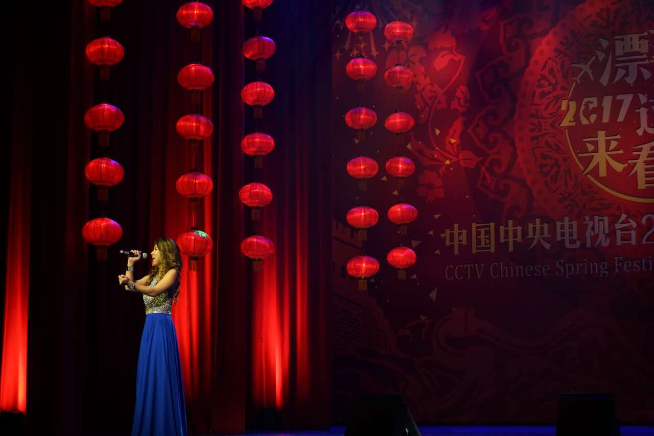 华裔歌手子子受邀参加2017央视海外春晚 备受