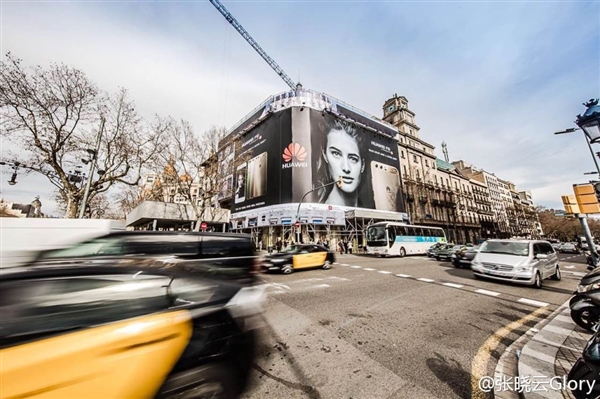 华为P10发布后震撼一幕：巨幅广告遍及巴塞罗那街头