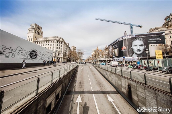 华为P10发布后震撼一幕：巨幅广告遍及巴塞罗那街头
