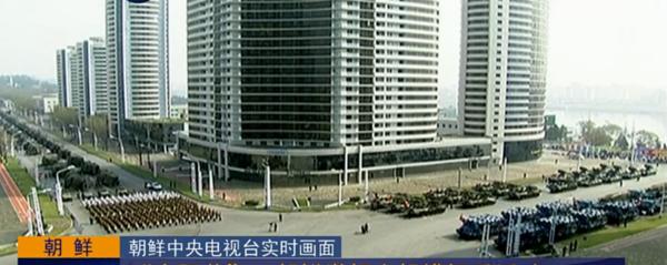 朝鲜首次在平壤的阅兵仪式上展示潜射弹道导弹