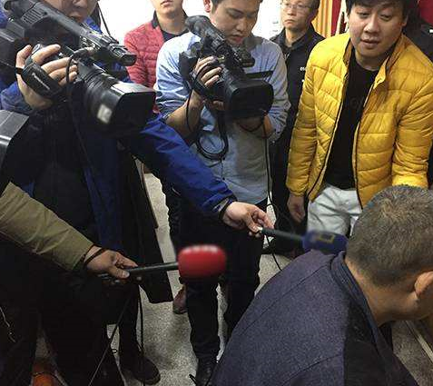 假冒工人讨薪被拘 诈骗团队同手法刚从另一个