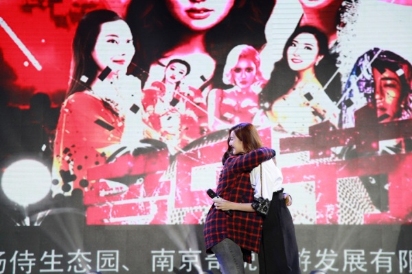 杨侍草地音乐节金莎,冷漠,范雨彤精彩呈现完美