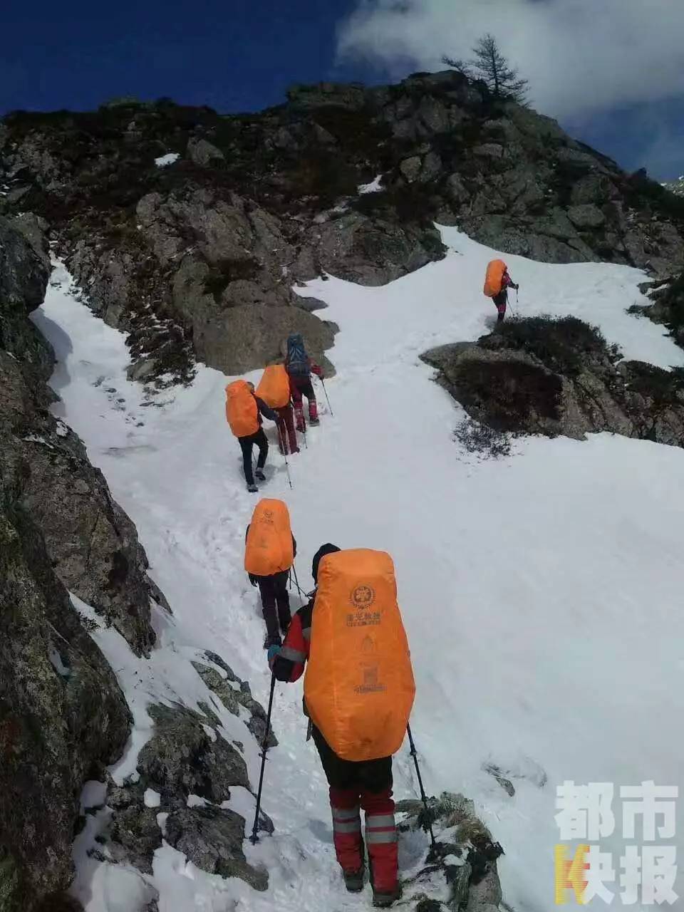 30多名驴友穿越鳌太遇暴风雪失联 已发现2具尸体