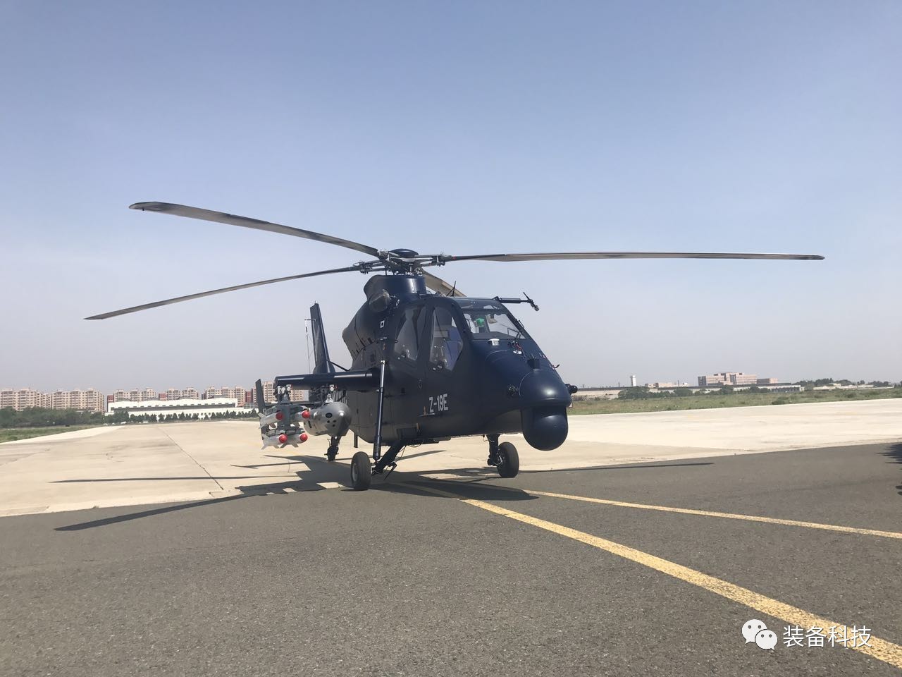 中国首款出口型专用武装直升机直19E首飞成功
