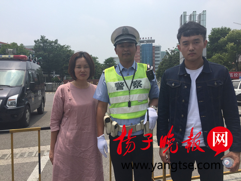 15年前走失被交警找回 母子高考现场认出恩人(图)