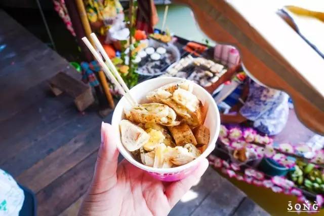 这么大的龙虾居然在街边卖？！盘点泰国不可错过的街边美食