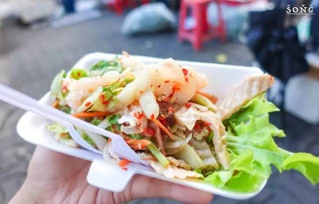 这么大的龙虾居然在街边卖？！盘点泰国不可错过的街边美食