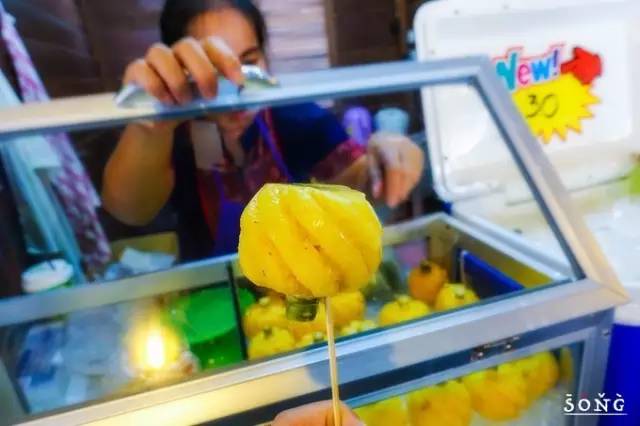 这么大的龙虾居然在街边卖？！盘点泰国不可错过的街边美食