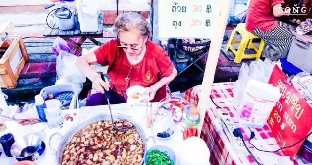 这么大的龙虾居然在街边卖？！盘点泰国不可错过的街边美食