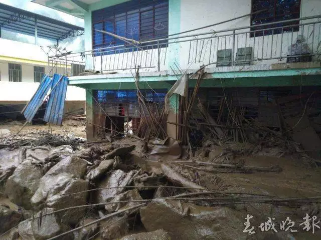 赞！云南细心村民发现泥石流前兆 救全村180多人
