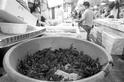 小龙虾一个月内涨幅超80% 老板吐槽：快吃不消了