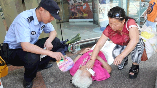 高温连击 上海多家医院频繁接到中暑病患 已有死亡病例