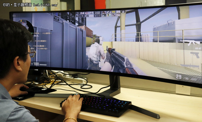 三星CHG90显示器游戏与功能体验