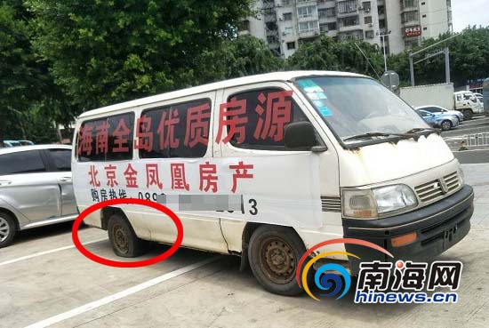 海口街头"广告僵尸车"占用公共资源 交警:拖走并罚款