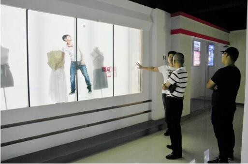 让玻璃动起来,这项发明可能改变全世界的广告