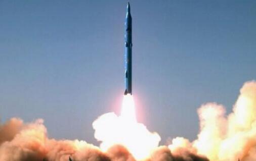 无视美国警告 伊朗成功试射新型弹道导弹
